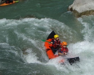  维登急流的独木舟筏 